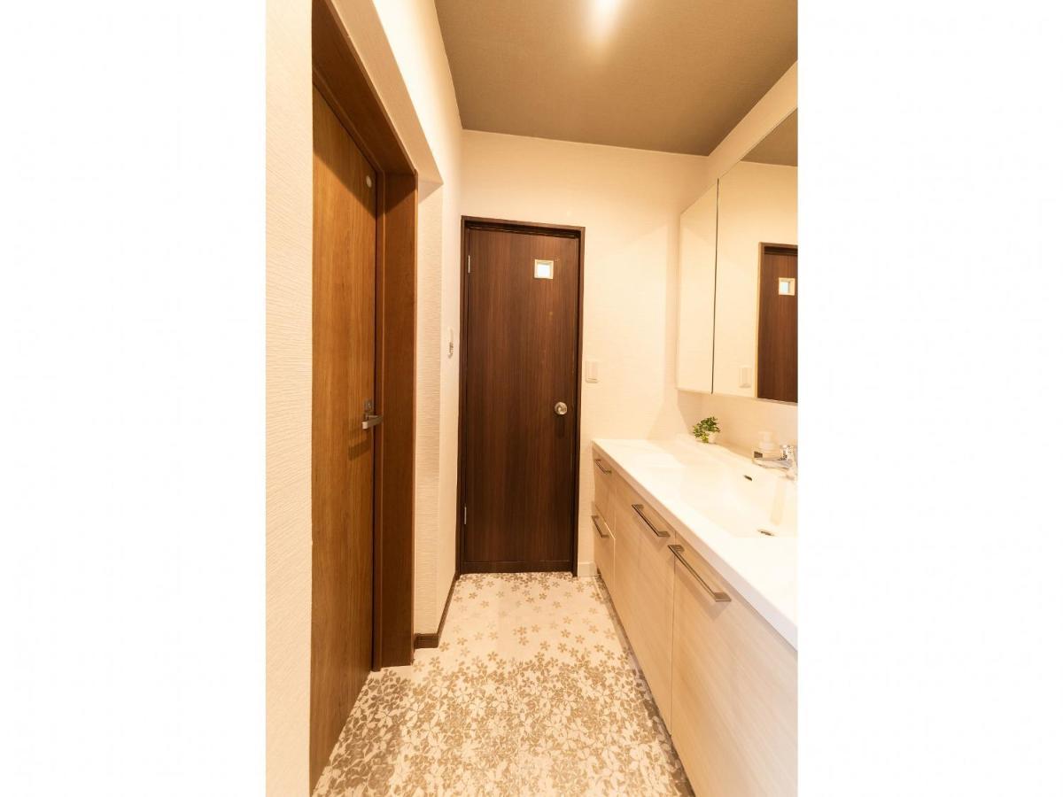 Family Room Private Bathroom
