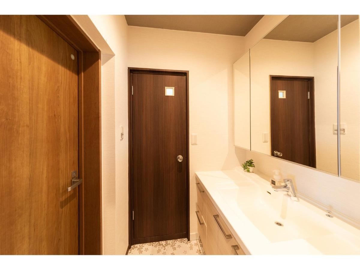 Family Room Private Bathroom