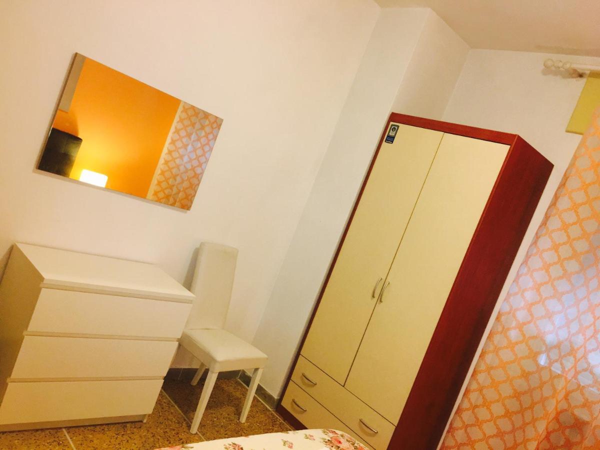 Single Room Private External Bathroom