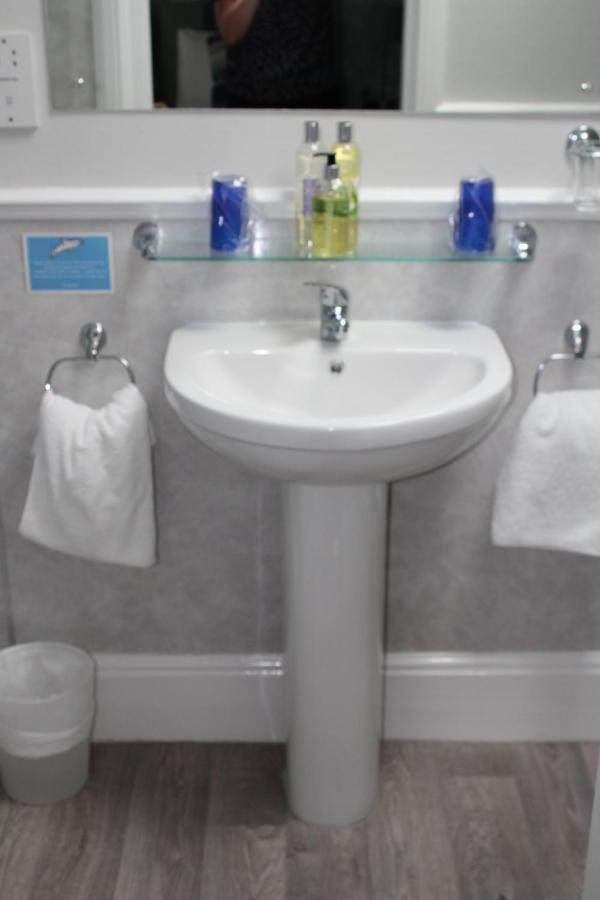 King Double or Twin Room Shower