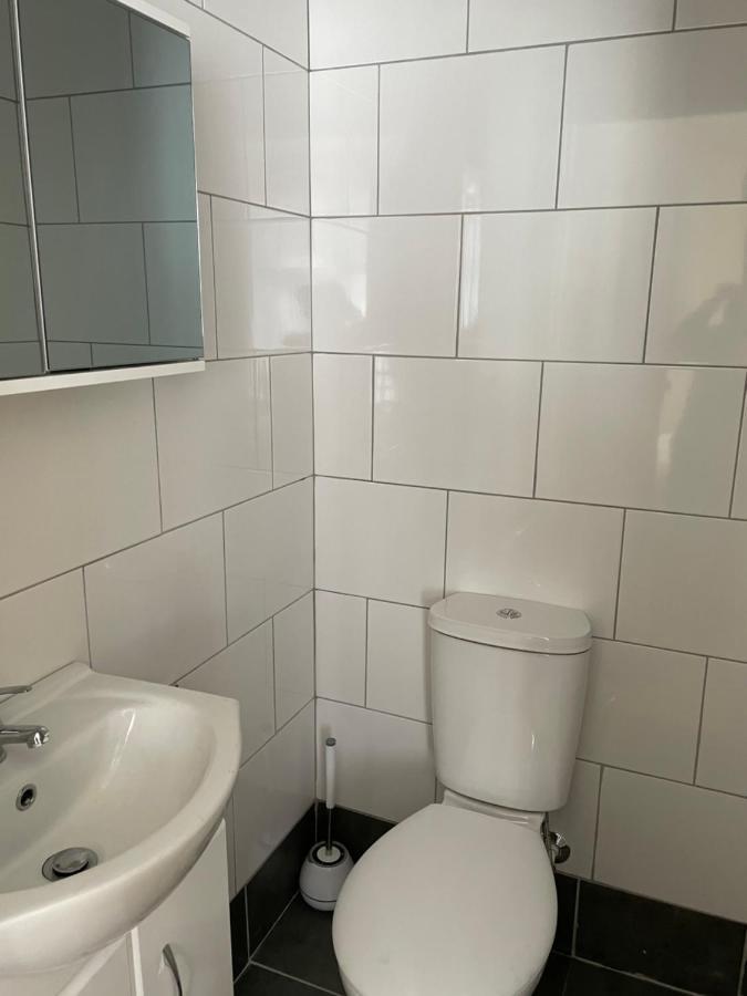 Deluxe Double Room Shower,1102282131:JPEG
