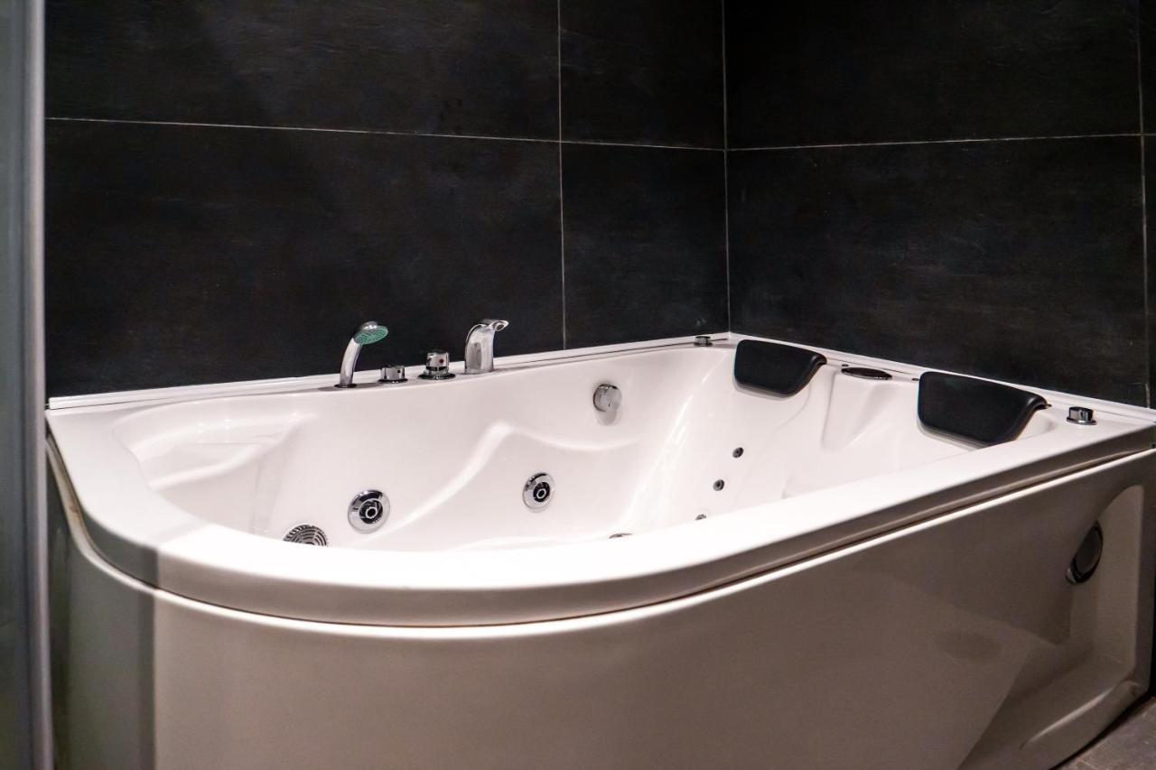 Double Room Spa Bath Dependance