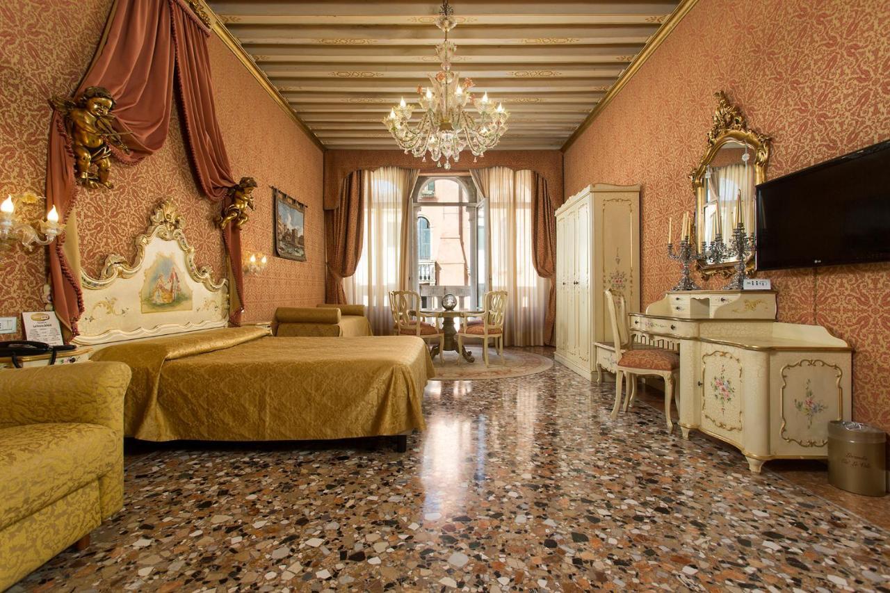 King Suite with Balcony with Canal View