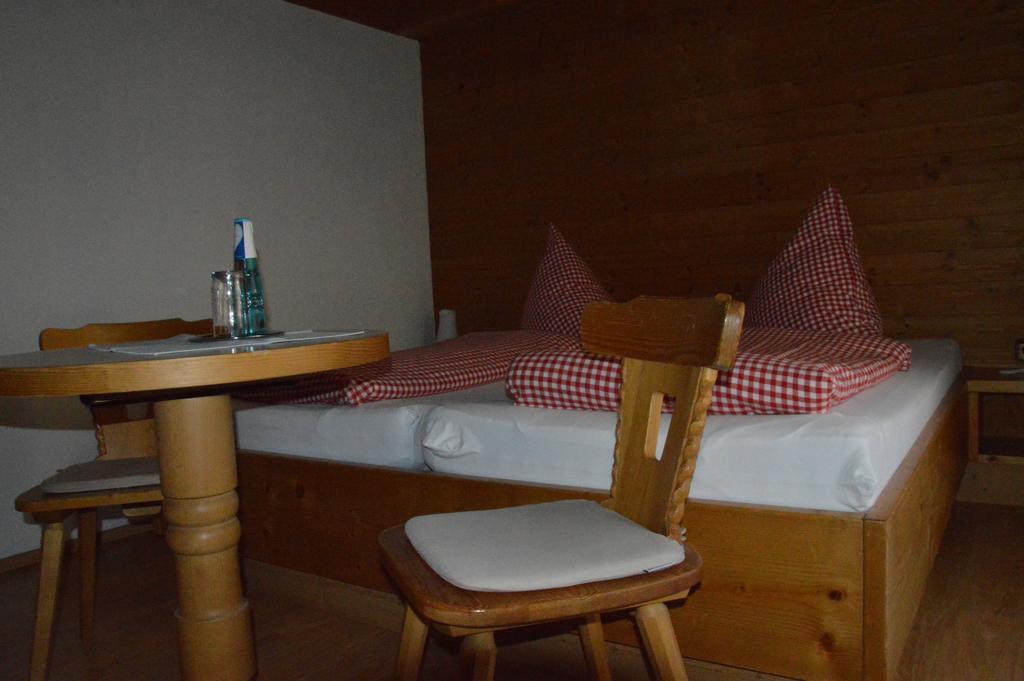 Dreibettzimmer mit eigenem externen Bad