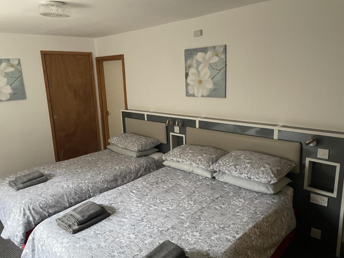 Standard Family of 3 Room,799157583:JPEG