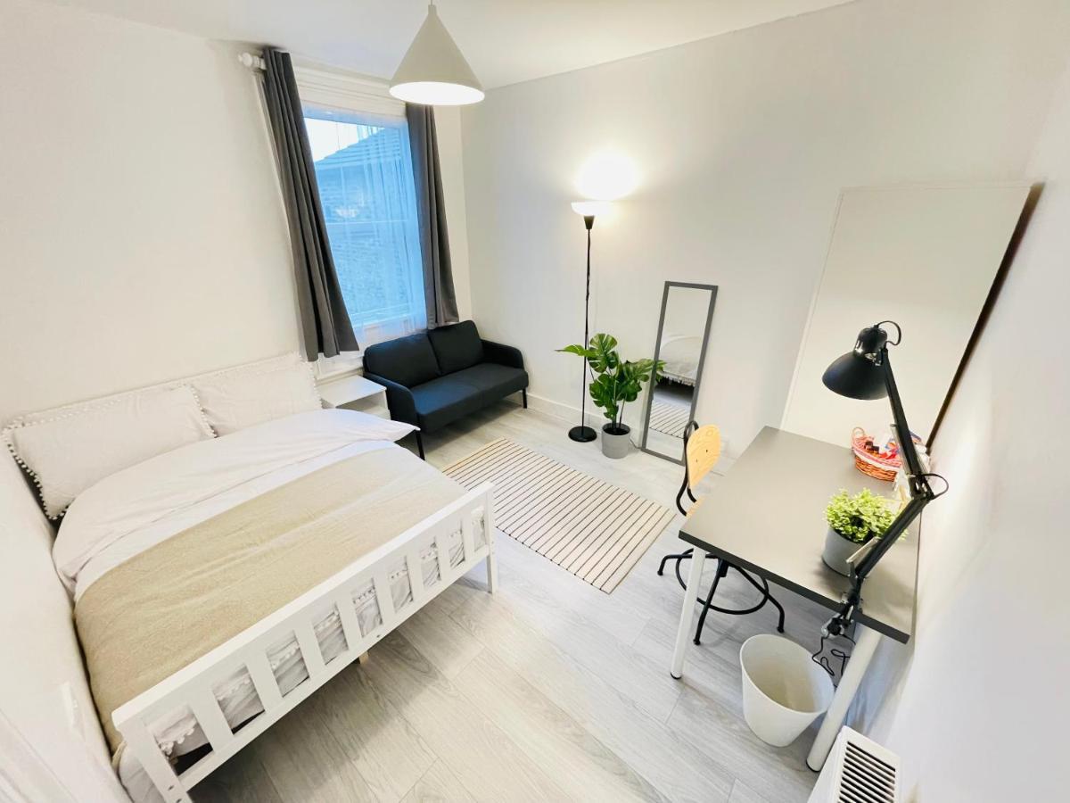 Small Double Room,1593922934:JPEG