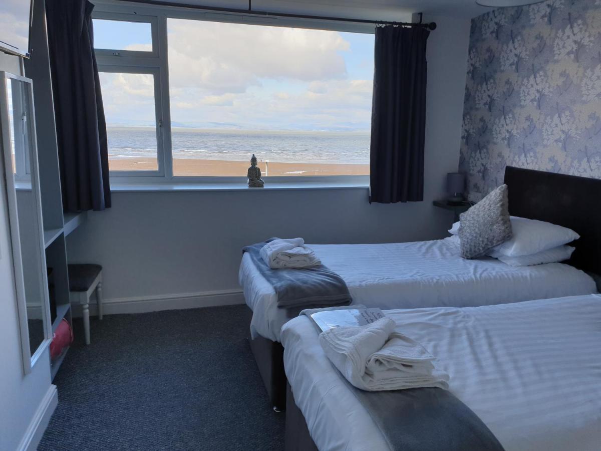 Twin Room with Private Bathroom