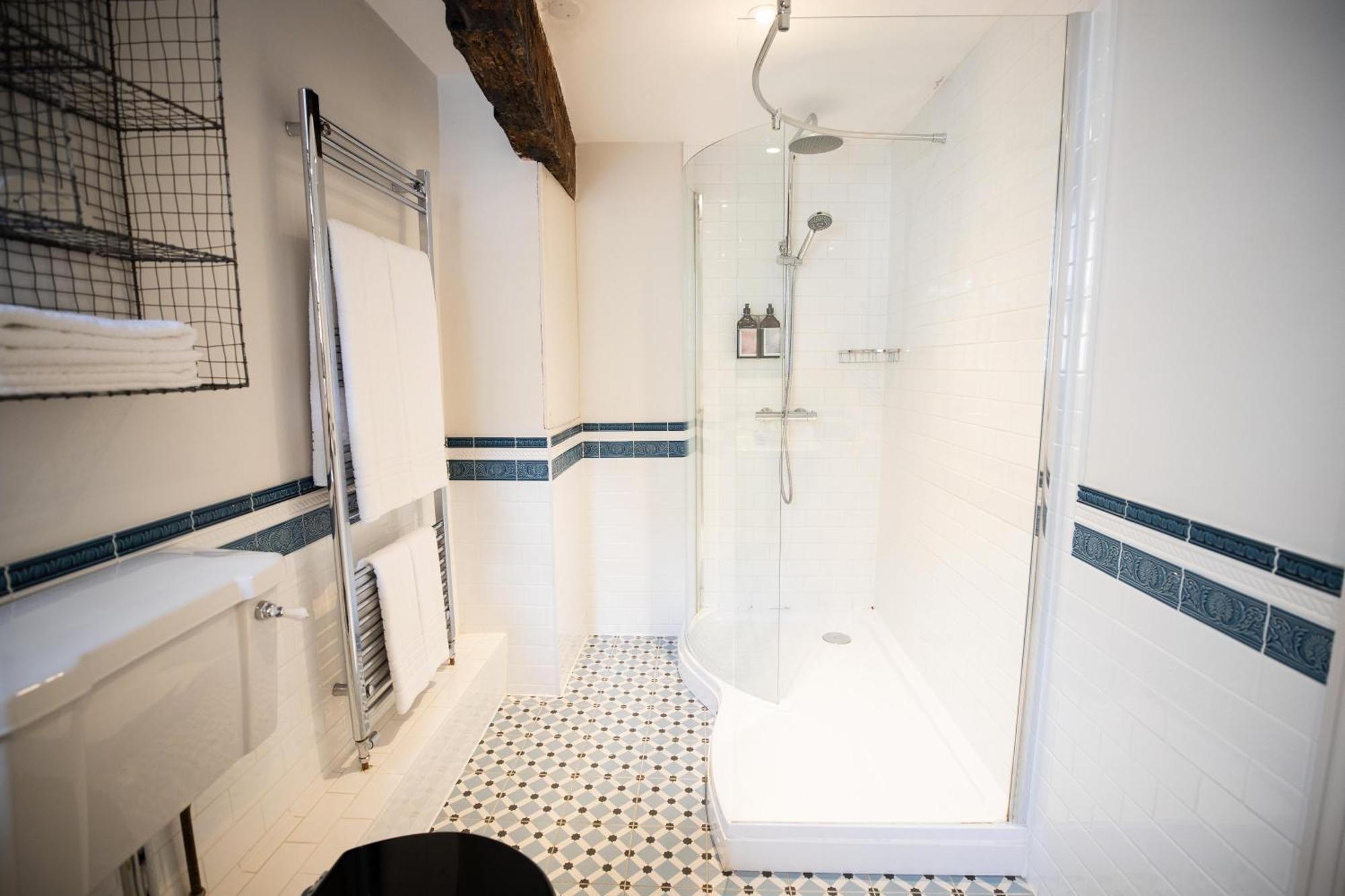 Deluxe Double Room with Shower