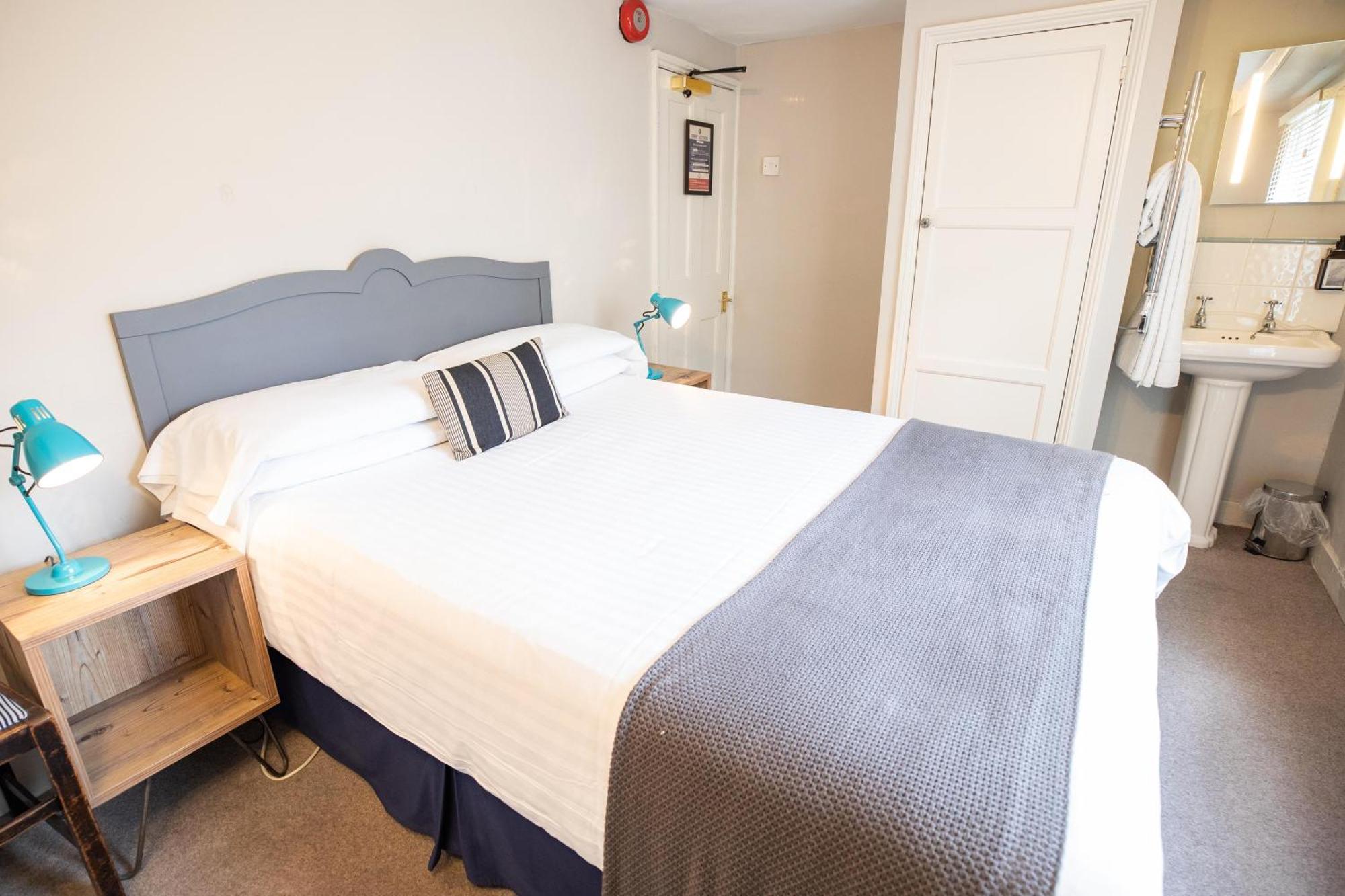 Double Room with Shared Bathroom