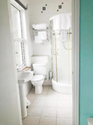 Quadruple Room Private Bathroom
