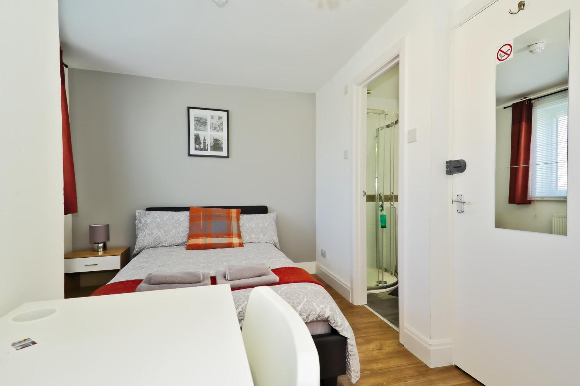 Double Room Private Bathroom