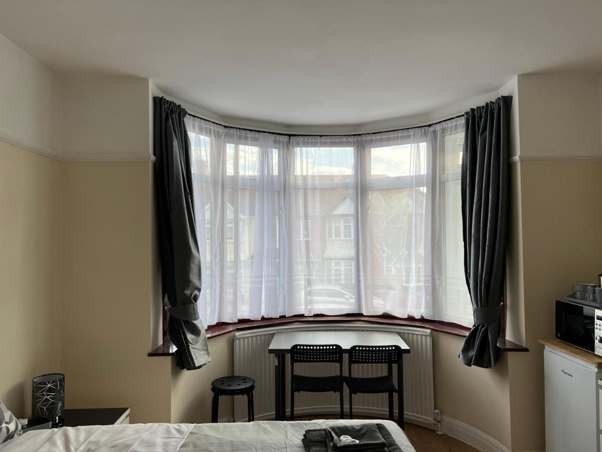 Deluxe Double Room Shower
