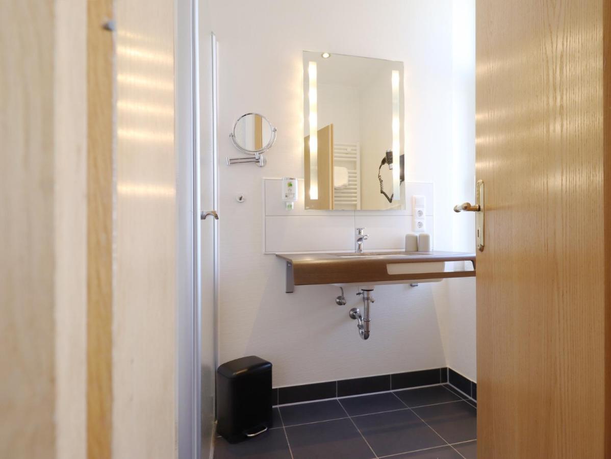 Large Double Room,1237289977:JPEG