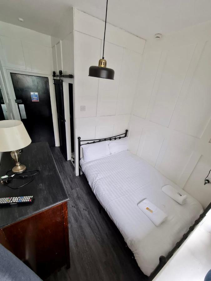 Single Room,1255649200:JPEG