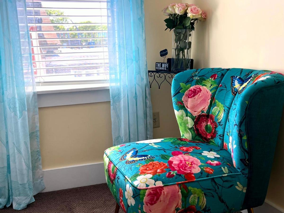 Queen Bed, Private Bath,1308716425:JPEG