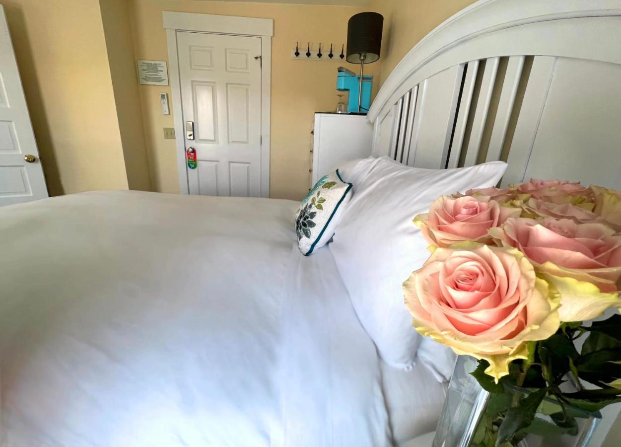 Queen Bed Private Bath