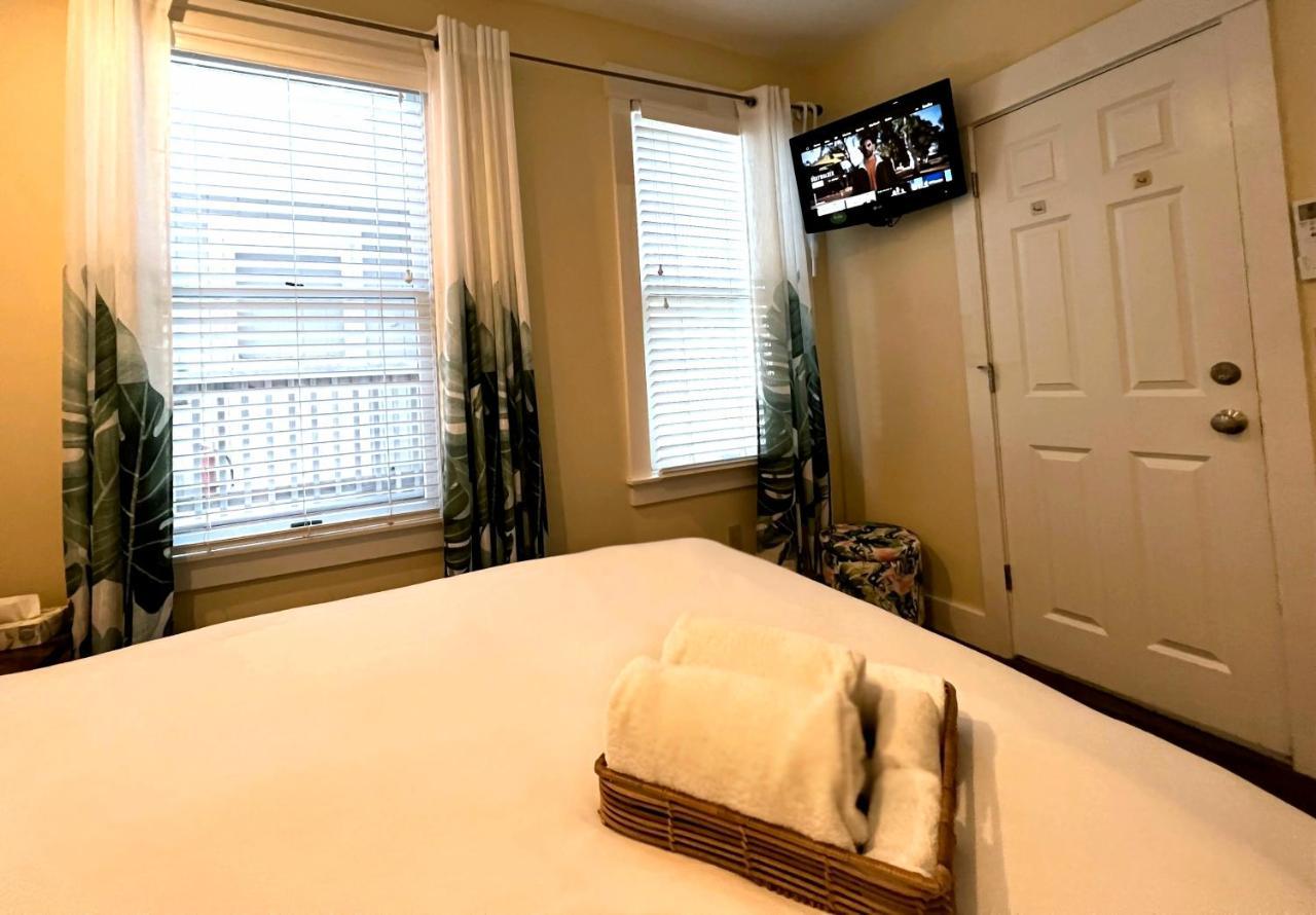 Queen Room Private Bath