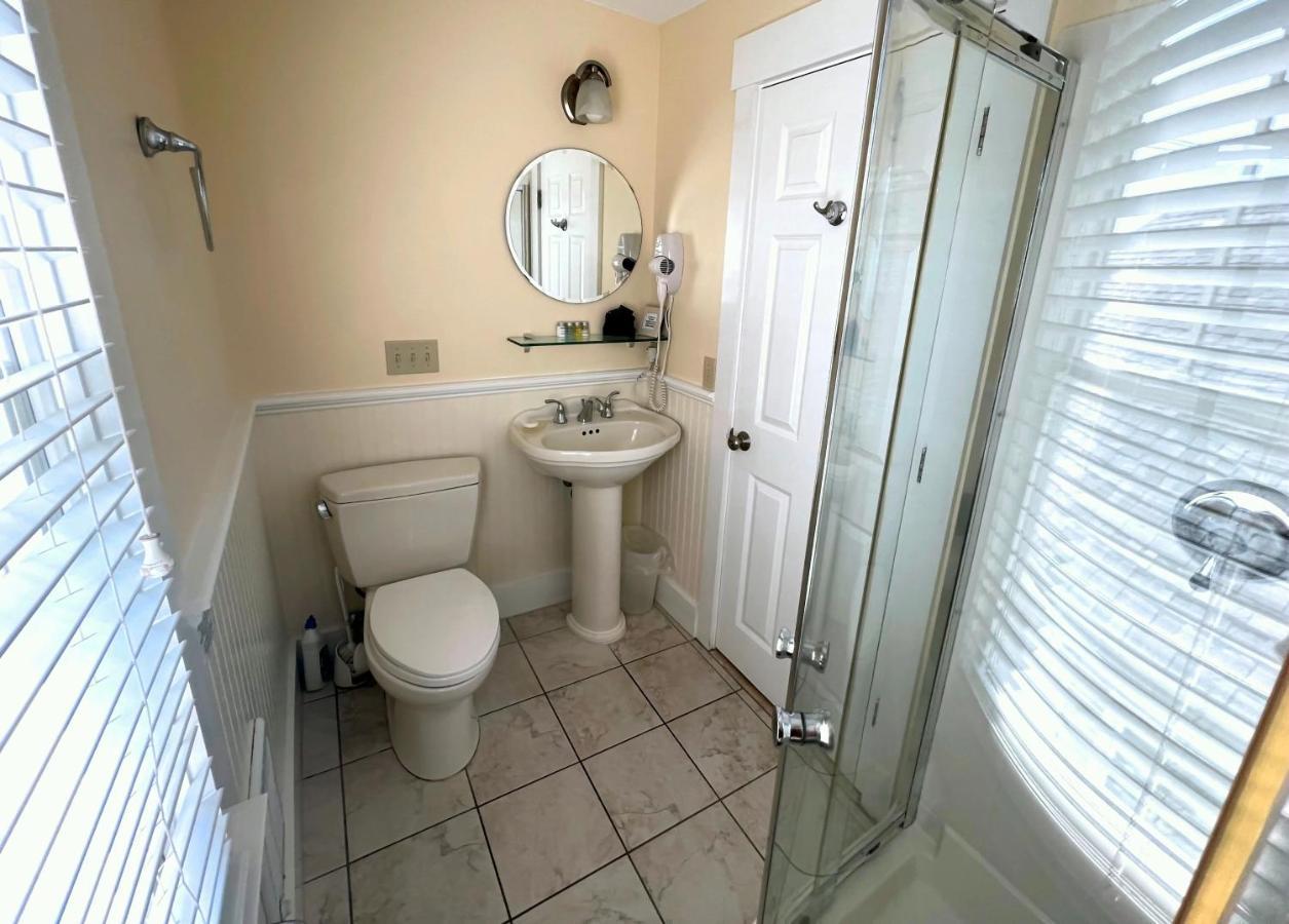 King Private Bath Fireplace