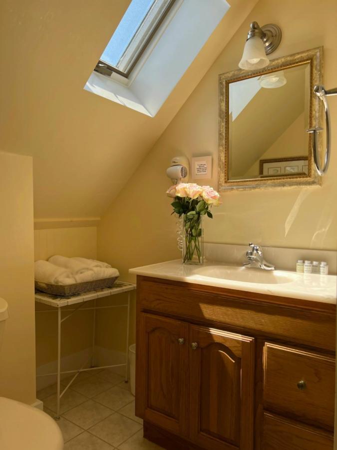 Queen Bed Private Bath