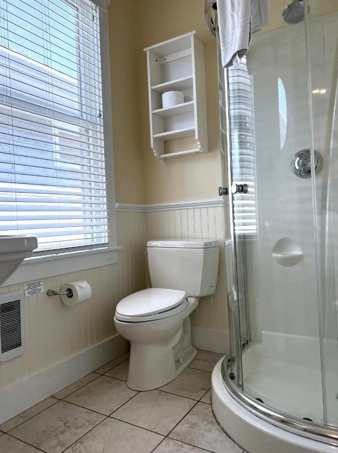 Queen Room Private Bath