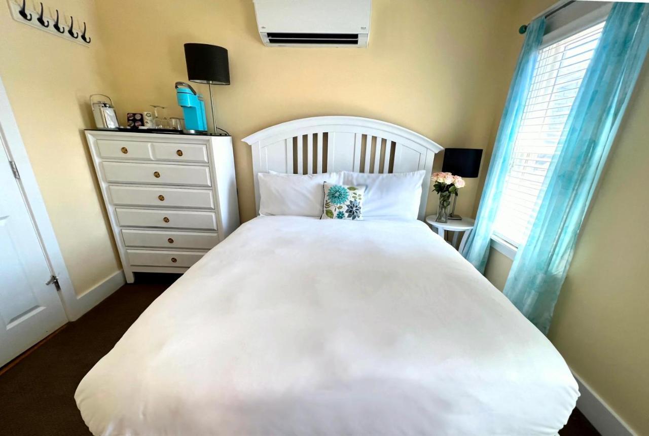Queen Bed Private Bath