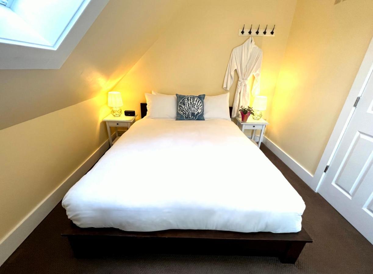 Queen Bed