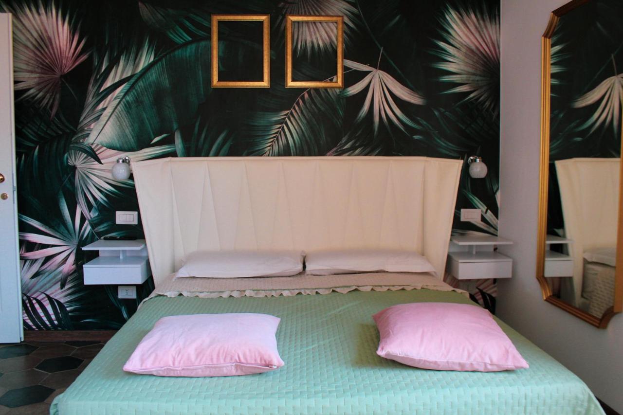 Queen Room,1344342626:JPEG