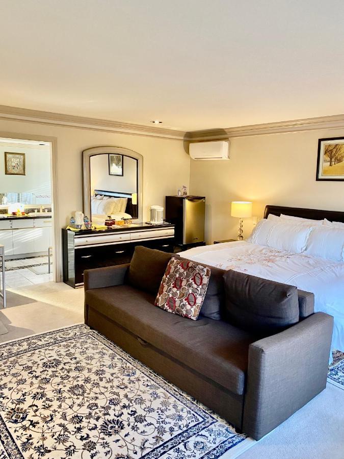 Deluxe King Suite