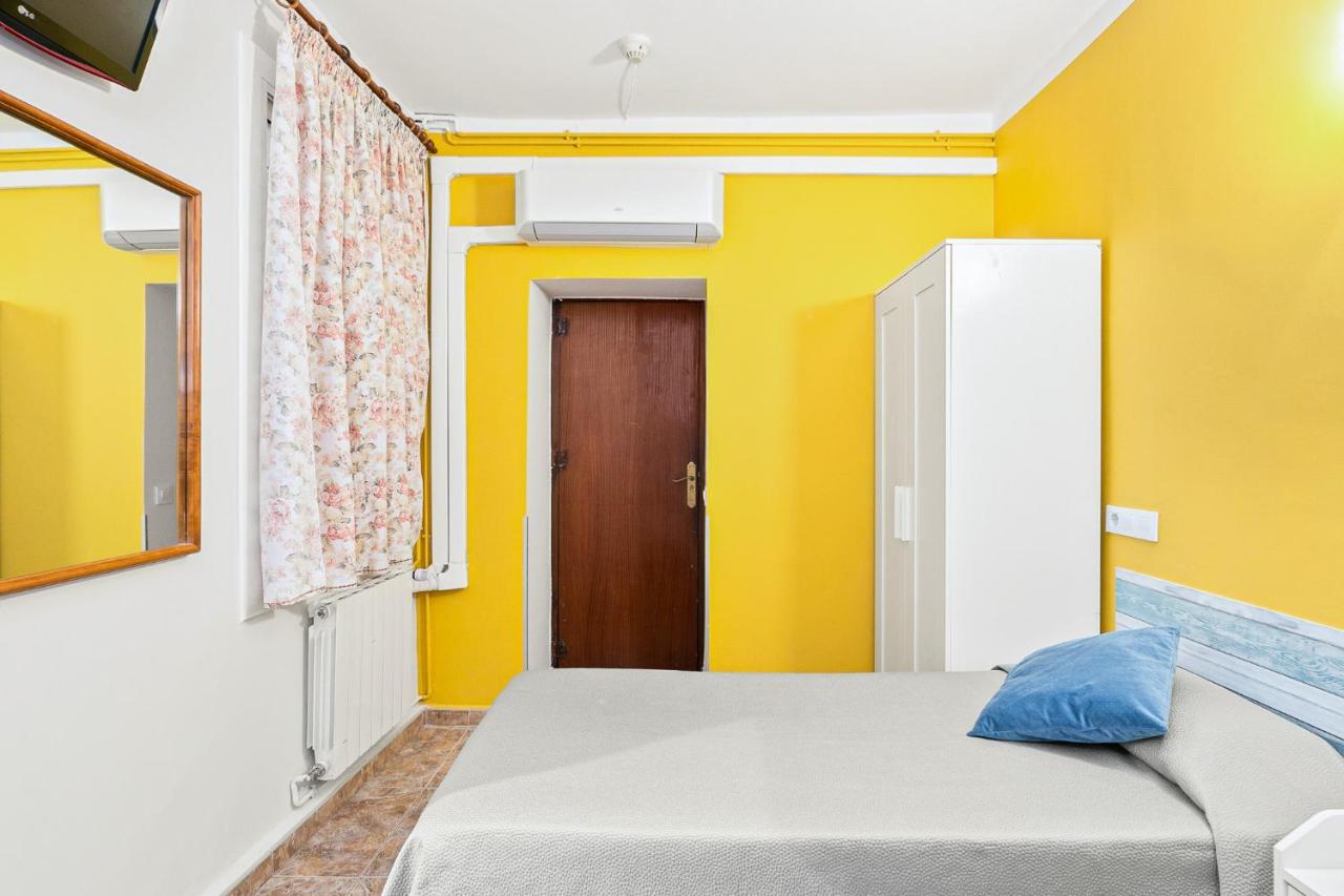 Twin Room Private Bathroom
