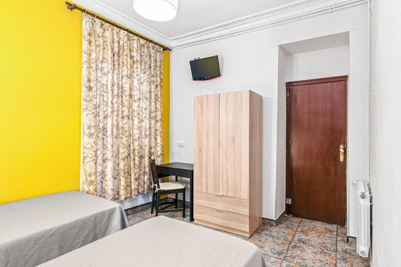 Twin Room Private Bathroom