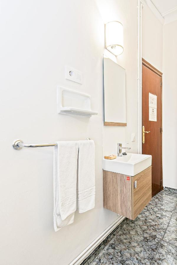 Economy Triple Room