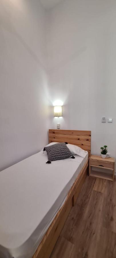 Single Room with Shared Bathroom