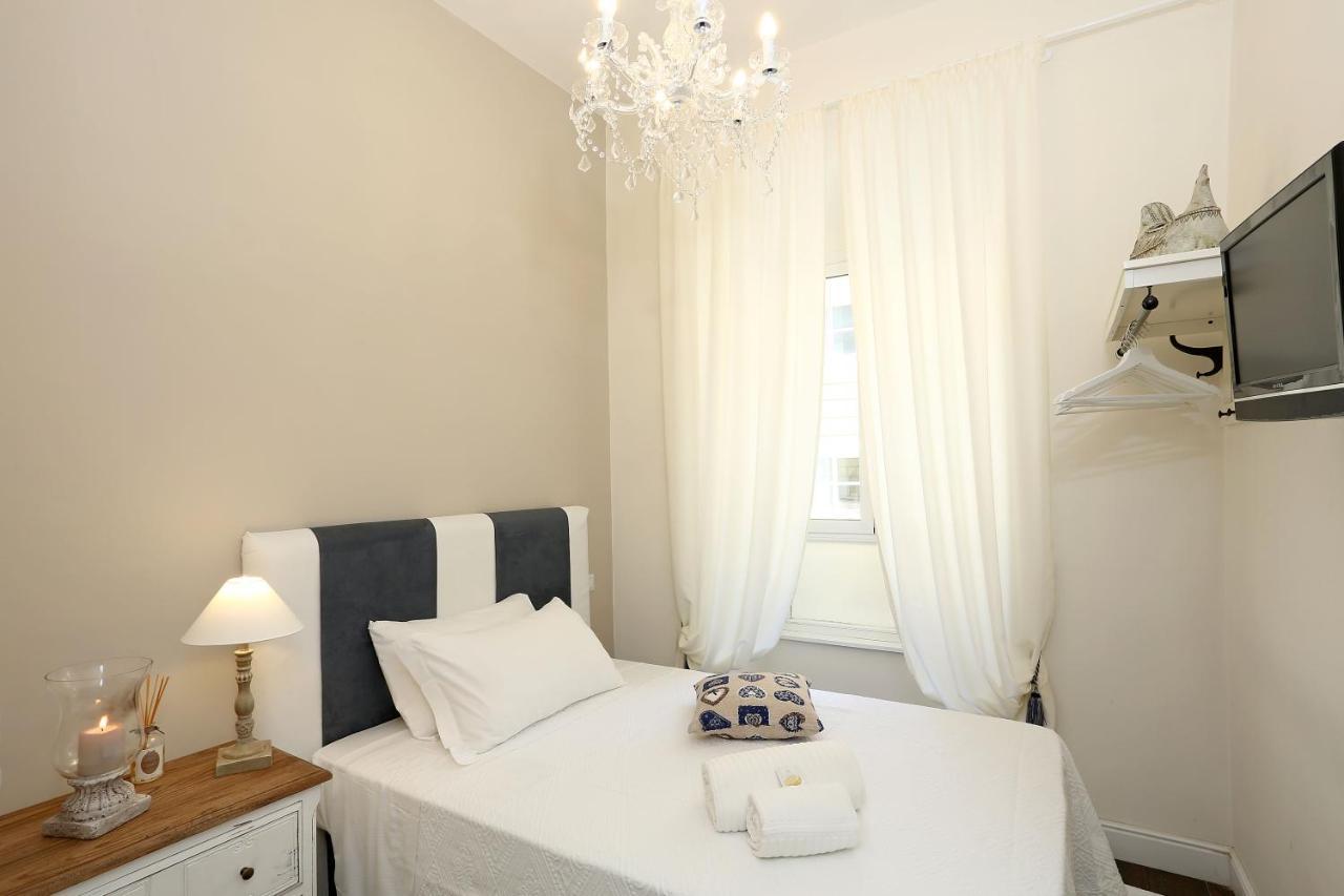 Single Room,1384744868:JPEG
