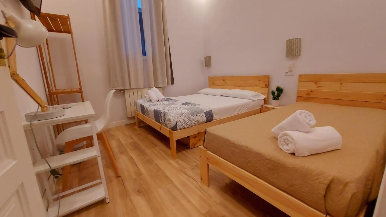 Economy Triple Room with Shared Bathroom