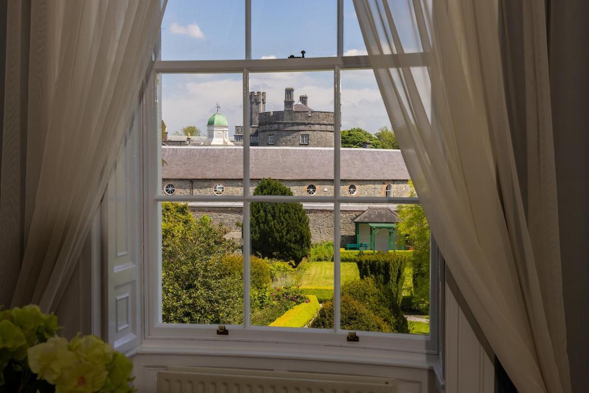 Family Room Garden View