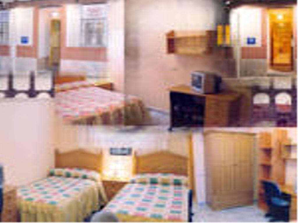 Twin Room Private Bathroom