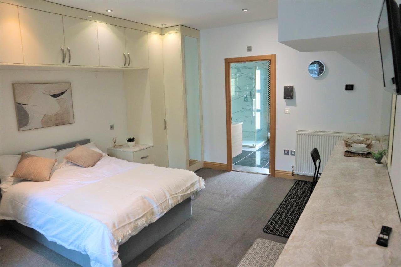 Double Room Private Bathroom
