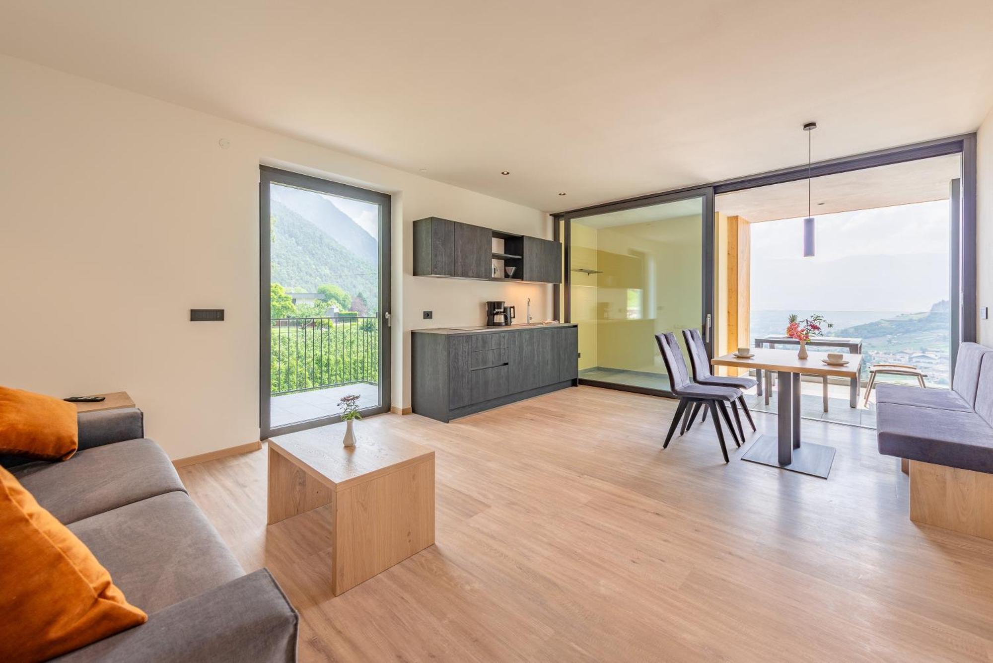 One-Bedroom Apartment,1499823376:JPEG