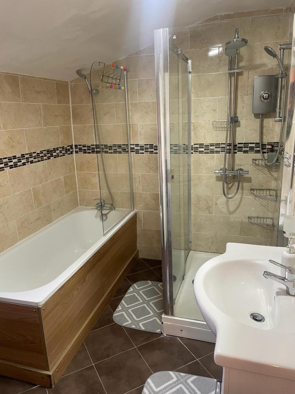Double Room,1503486982:JPEG
