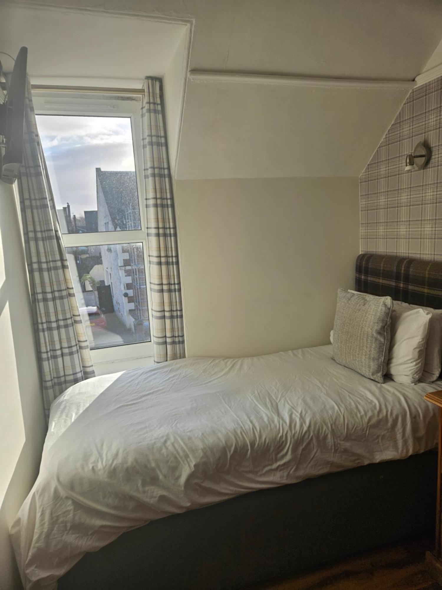 Single Room Private External Bathroom