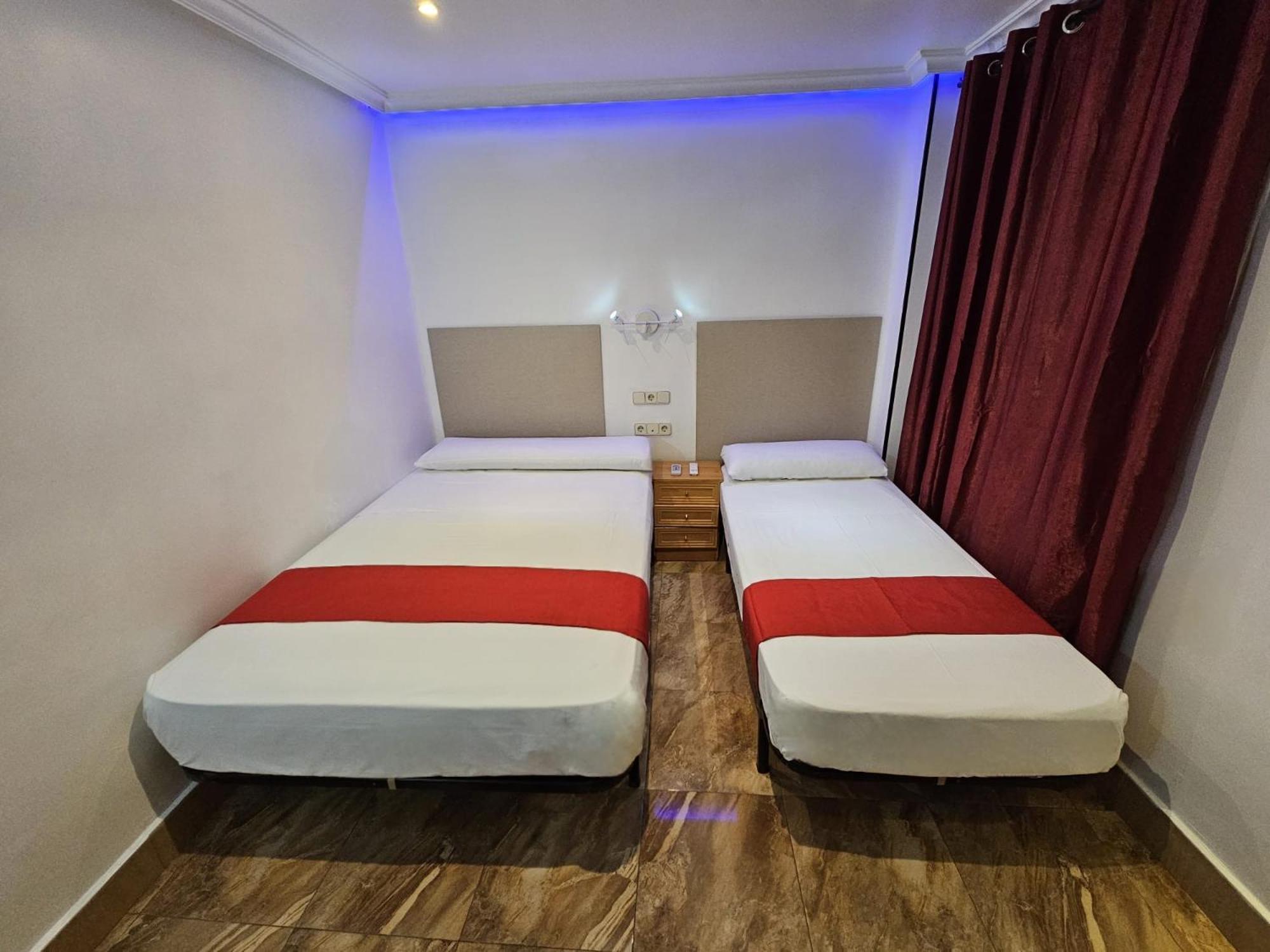 Double Room with Extra Bed,1527023200:JPEG