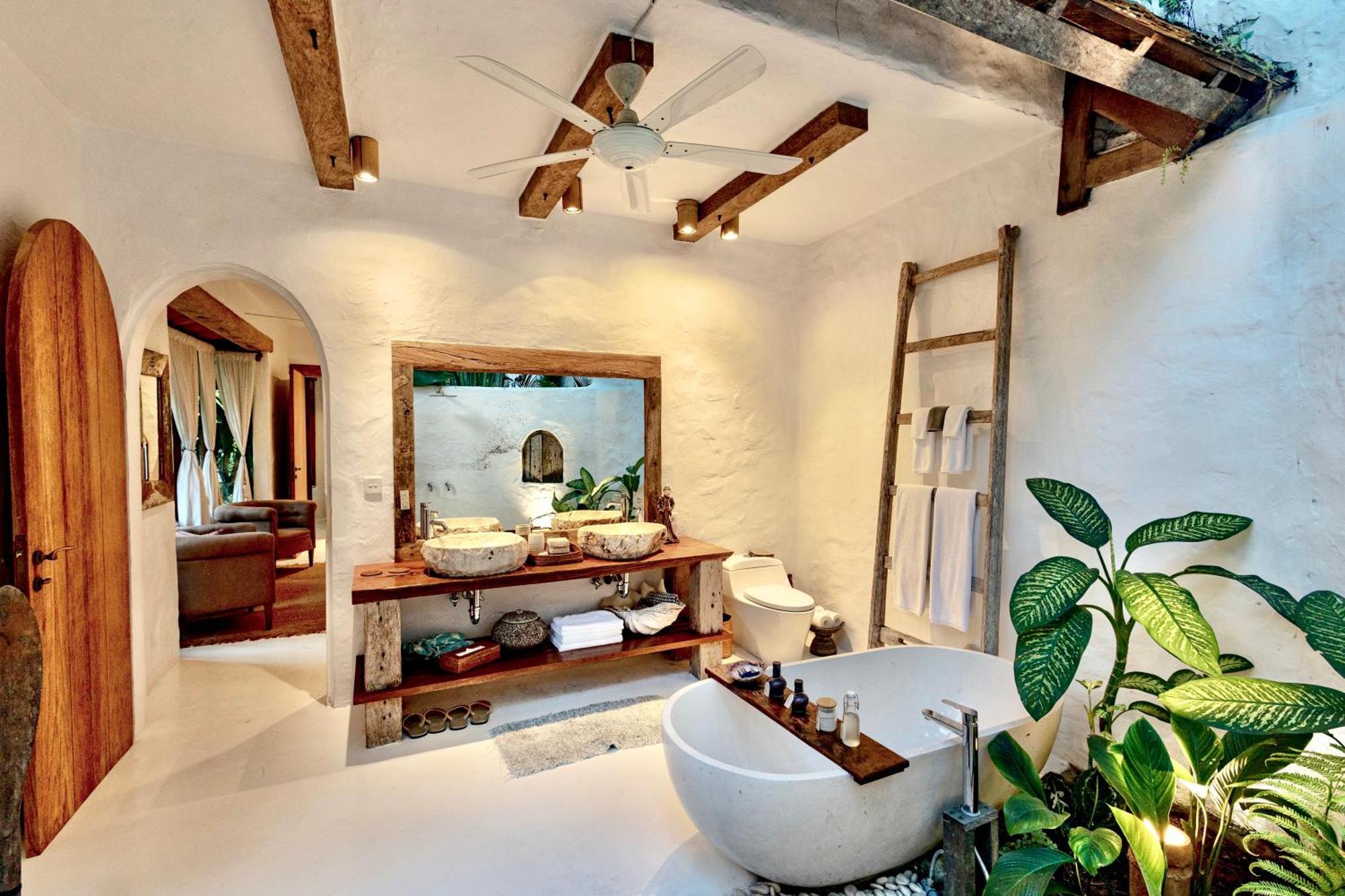 Deluxe King Skyview Down Bathtub,1530427609:JPEG