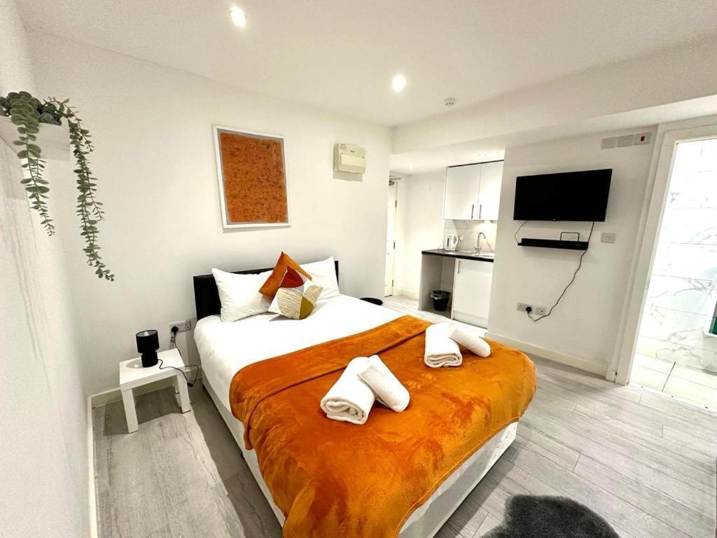 Double Room Private Bathroom