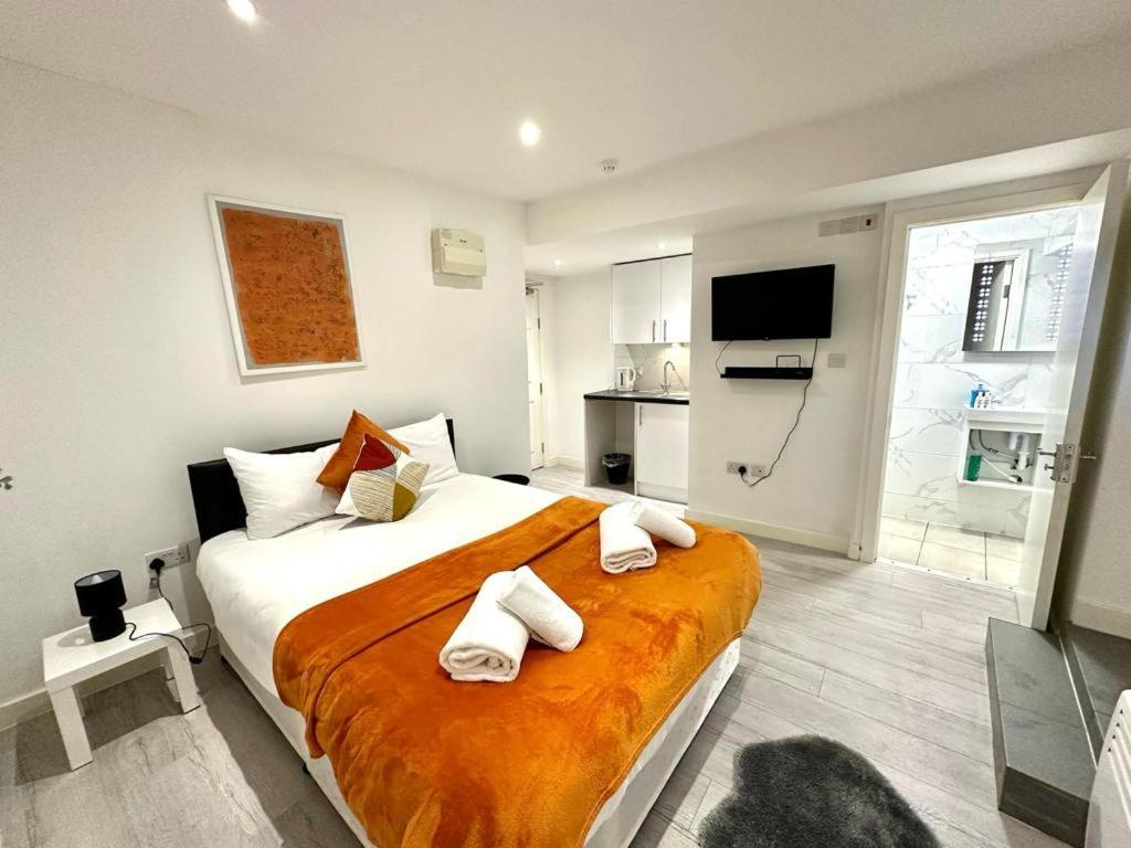 Double Room Private Bathroom