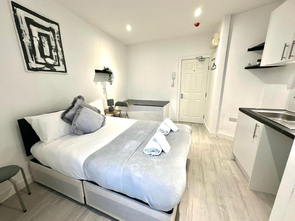 Double Room Private Bathroom