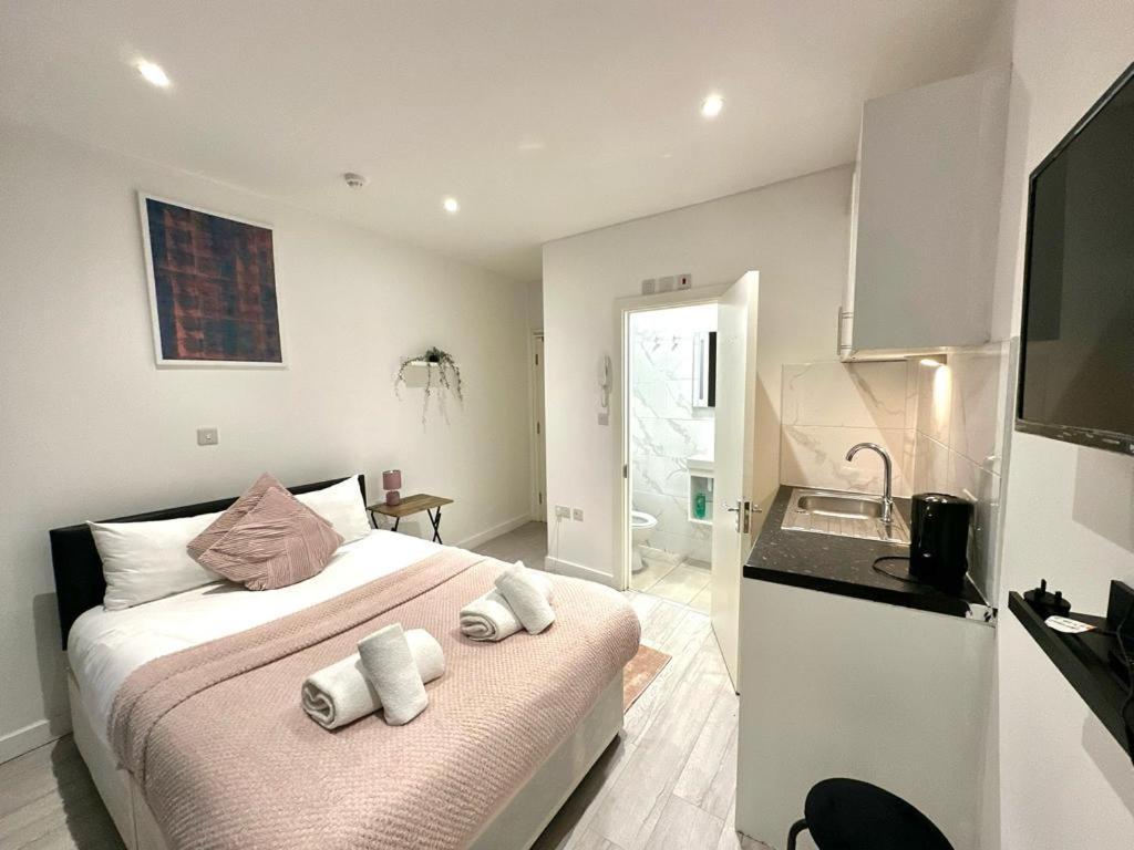 Double Room Private Bathroom