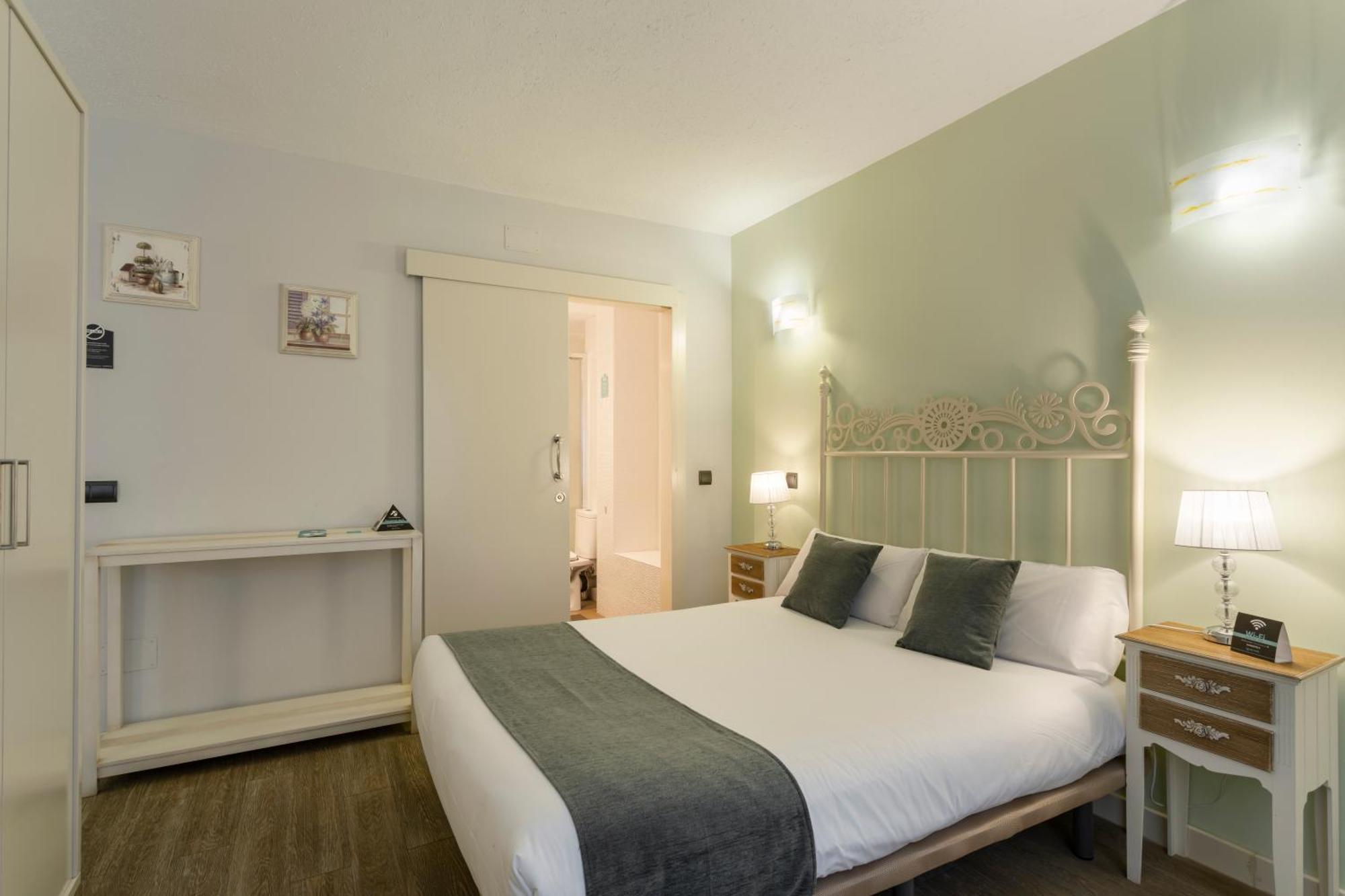 Triple Room Bathroom
