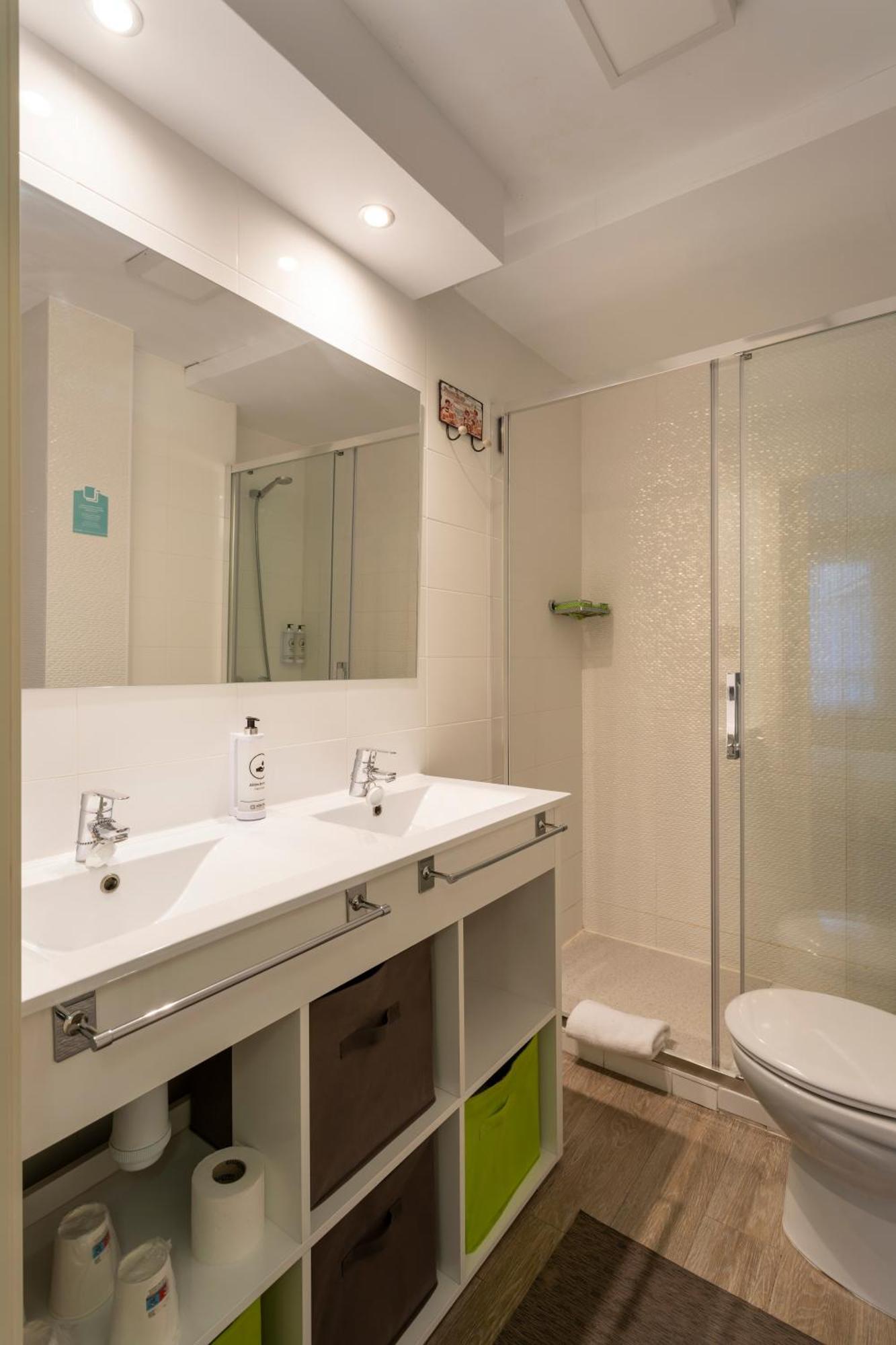 Triple Room Bathroom