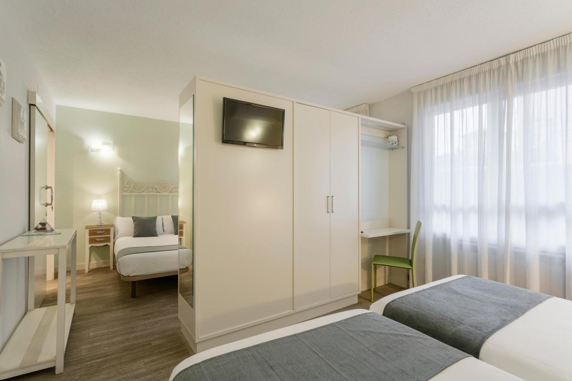 Triple Room Bathroom