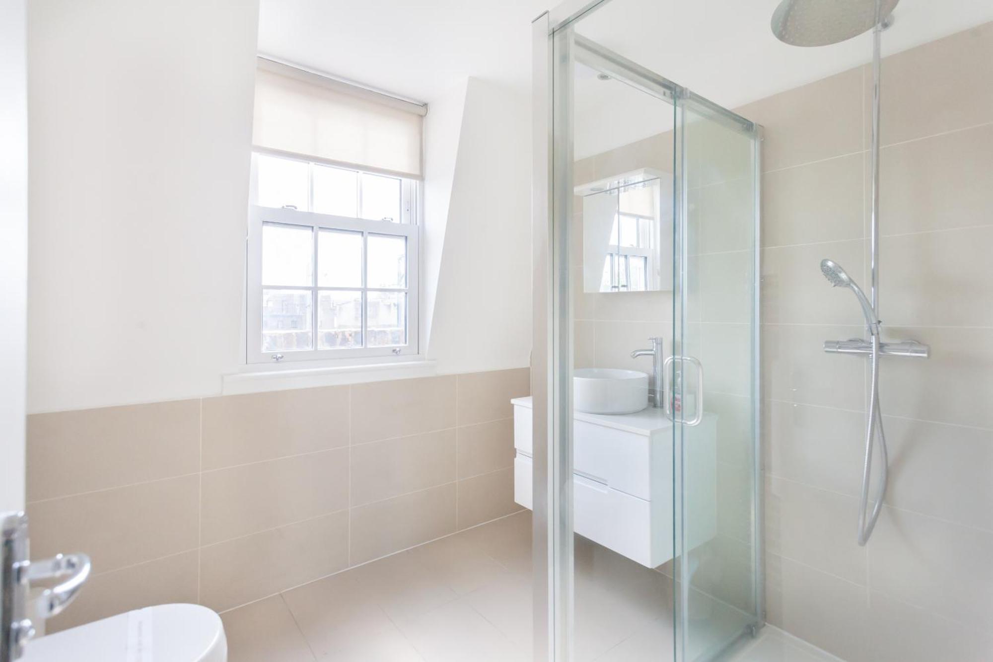 Quadruple Room Private Bathroom